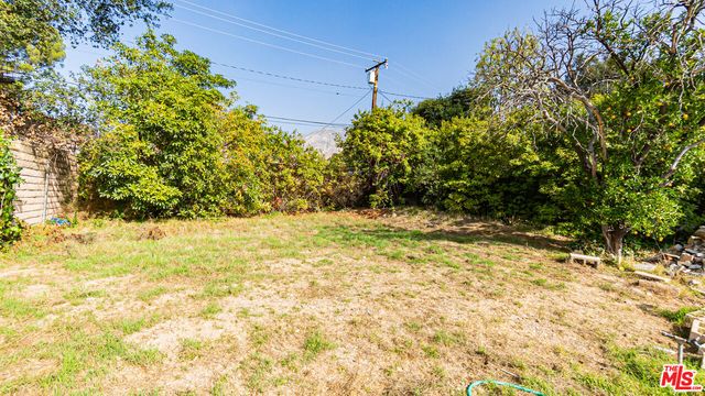 a view of yellow house with a yard