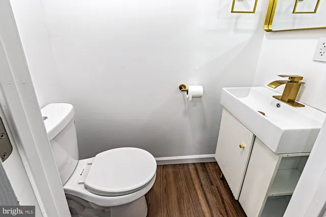 a bathroom with a sink and toilet
