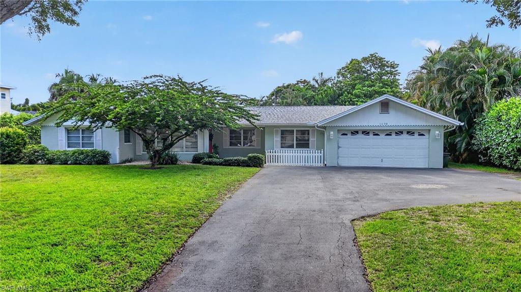 1608 Crayton Road Naples, FL 34102 - Photo 10 of 32