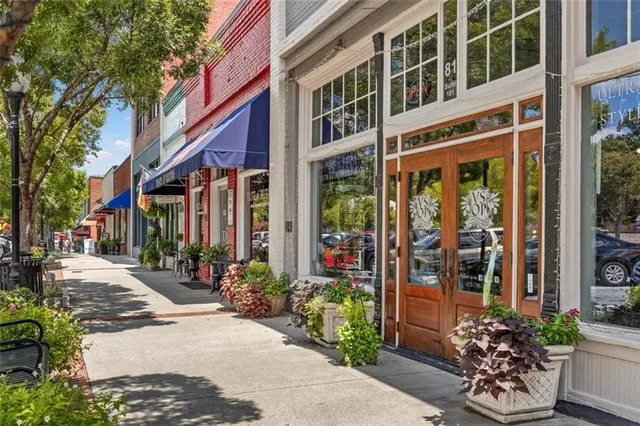 $900,000 | 5989 Kenn Mnr Way, Norcross, GA 30071