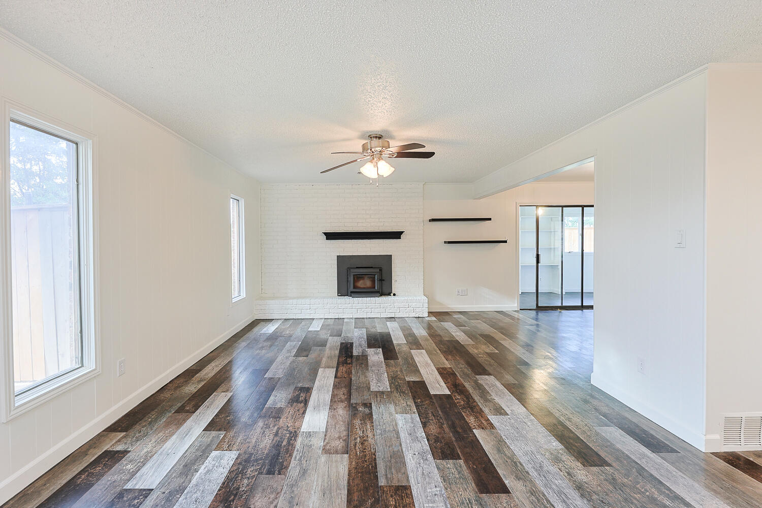 5709 80th Street Lubbock, TX 79424 - Photo 23 of 64 Living Area