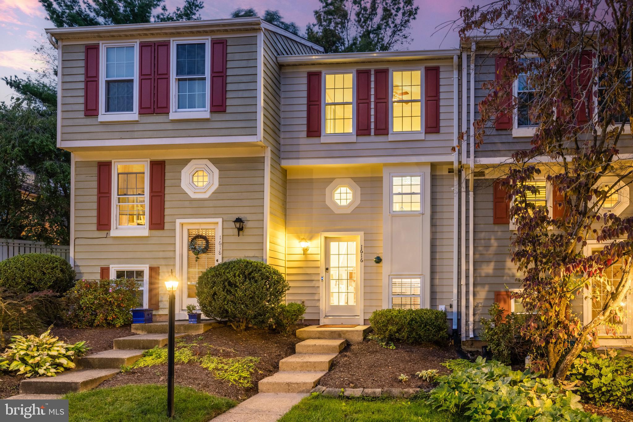 1616 Fieldthorn Drive Reston, VA 20194 - Photo 3 of 46