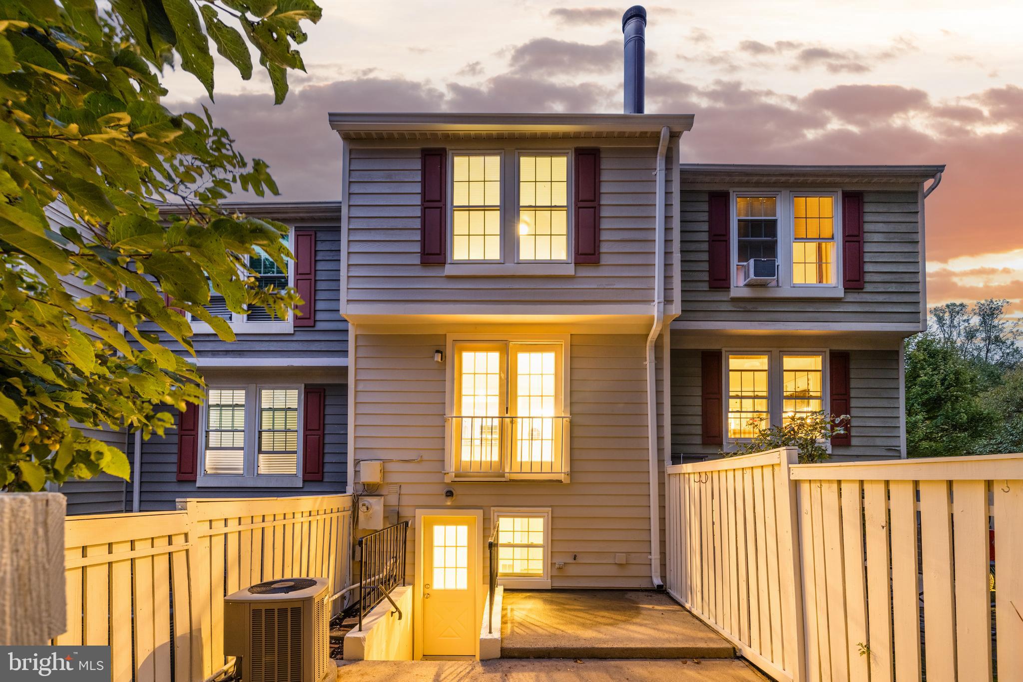 1616 Fieldthorn Drive Reston, VA 20194 - Photo 4 of 46