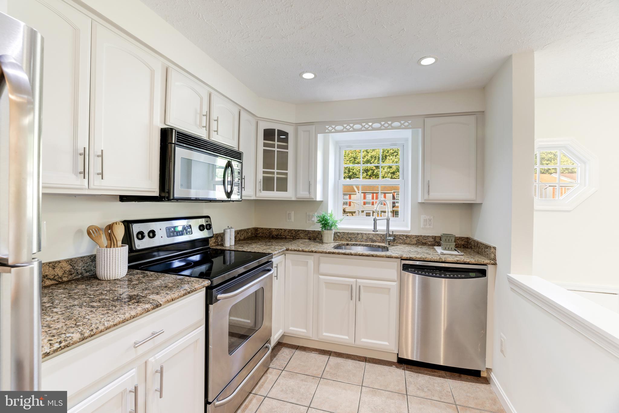 1616 Fieldthorn Drive Reston, VA 20194 - Photo 8 of 46