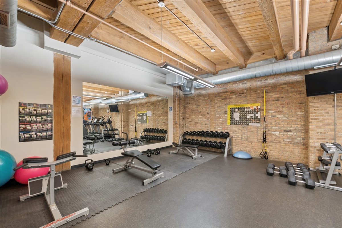 1040 West Adams Street, Unit 402 Chicago, IL 60607 - Photo 18 of 20