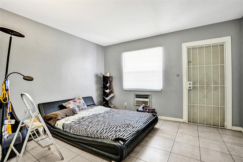 2915 Plunkett Street, Unit 5D Hollywood, FL 33020 - Photo 10 of 11 a bedroom with a bed and window