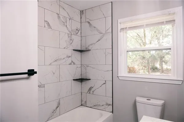 $324,999 | 19 South Central Avenue Southeast, Lindale, GA 30147