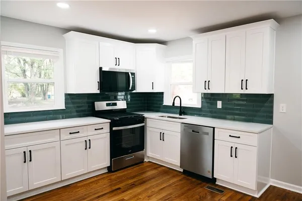 $324,999 | 19 South Central Avenue Southeast, Lindale, GA 30147
