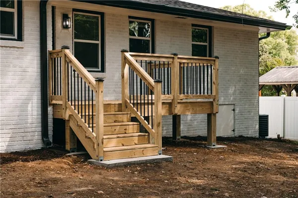 $324,999 | 19 South Central Avenue Southeast, Lindale, GA 30147