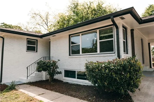 $324,999 | 19 South Central Avenue Southeast, Lindale, GA 30147