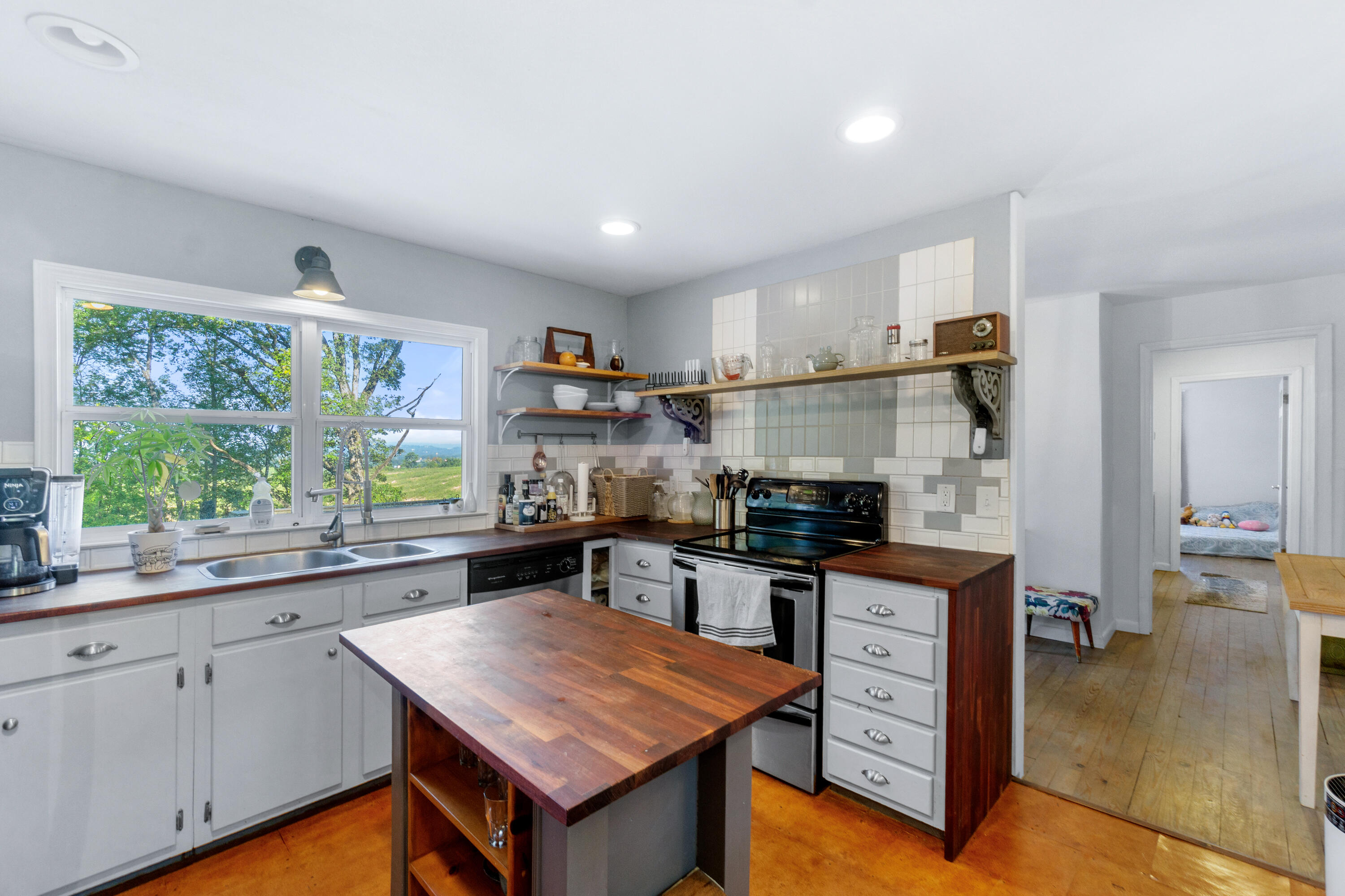 198 Biggs Road Ringgold, GA 30736 - Photo 11 of 48 198 Biggs Rd-24