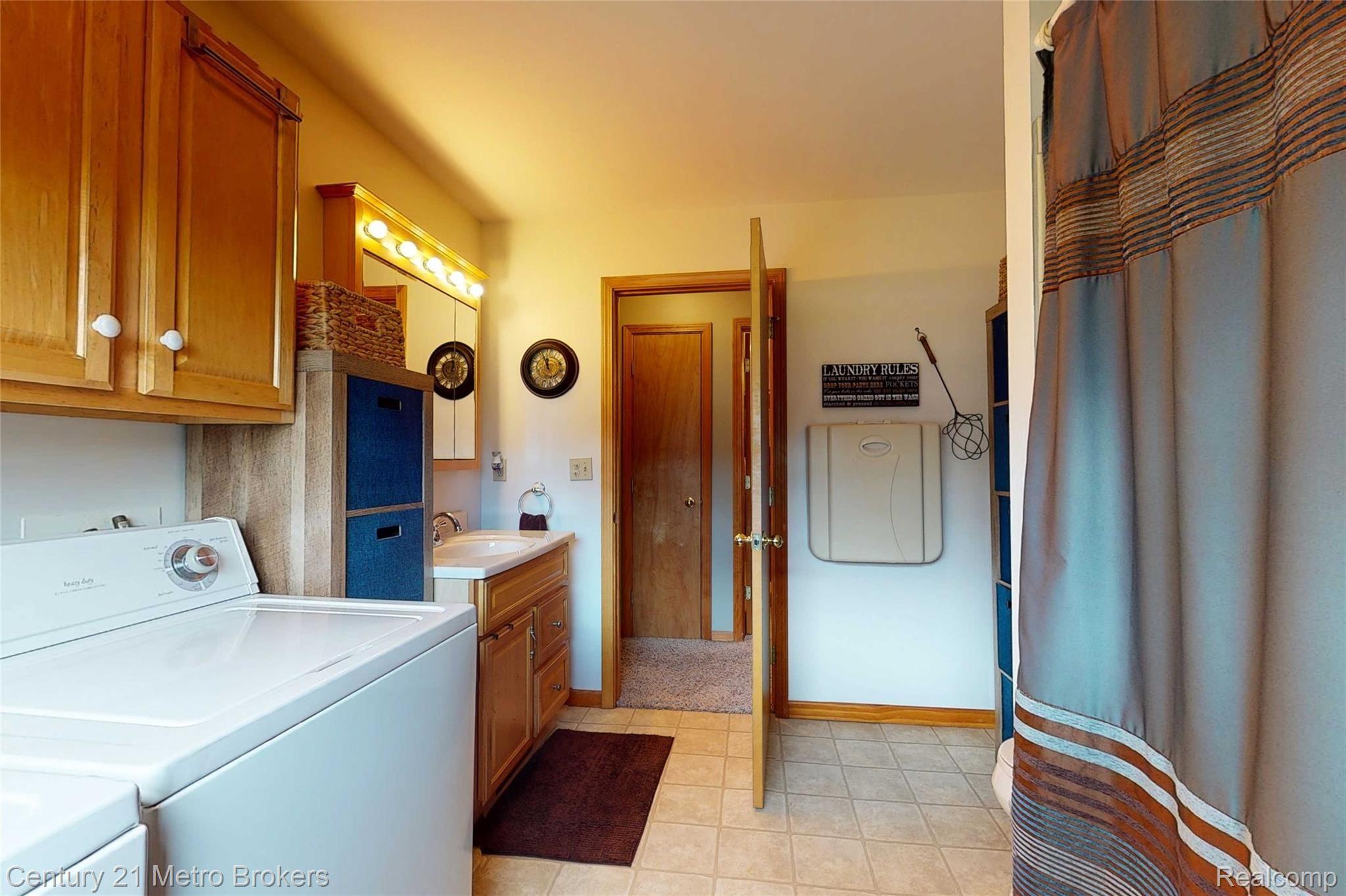 12772 Gera Road Birch Run, MI 48415 - Photo 29 of 62 12772-Gera-Rd-25 Bathroom Laundry Room.jpg