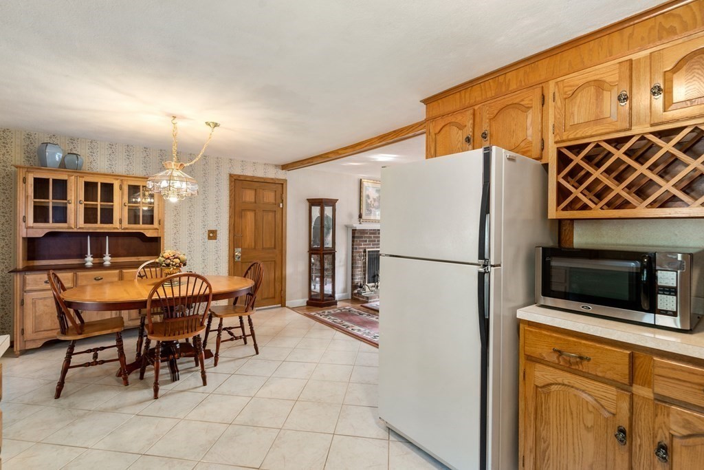 76 Lexington Street Burlington, MA 01803 - Photo 8 of 29