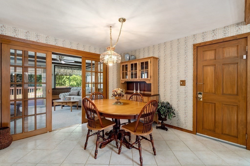 76 Lexington Street Burlington, MA 01803 - Photo 9 of 29