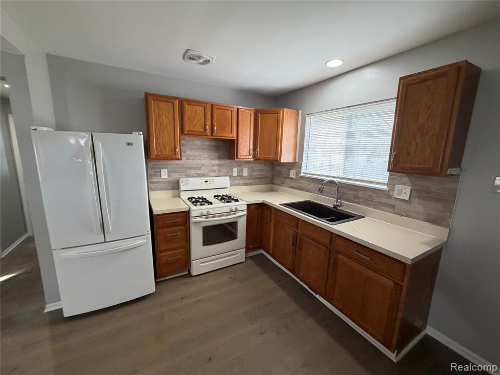 19445 Inkster Road Livonia, MI 48152 - Photo 3 of 16