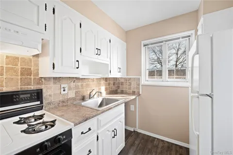 $365,000 | 226-10 Manor Road, Unit UPPR | Bellerose