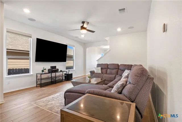 $370,000 | 125 Lucky Texan Road, Jarrell, TX 76537