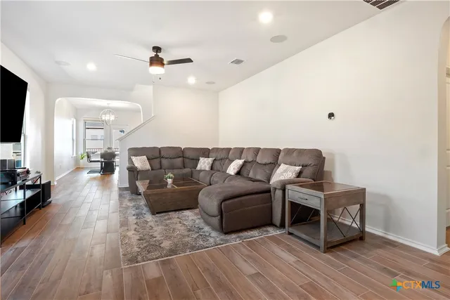 $370,000 | 125 Lucky Texan Road, Jarrell, TX 76537