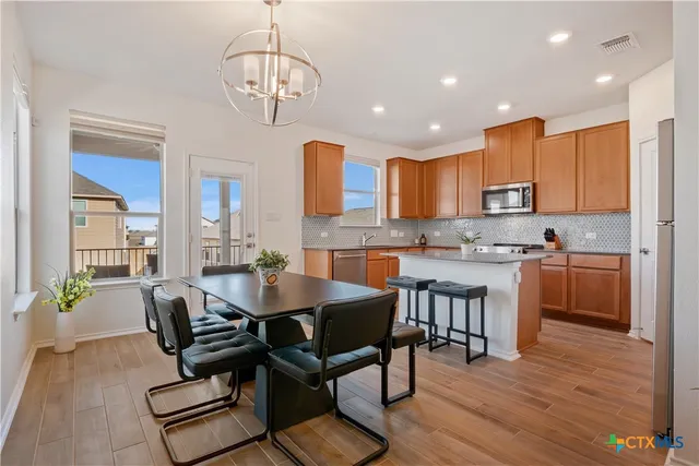 $370,000 | 125 Lucky Texan Road, Jarrell, TX 76537