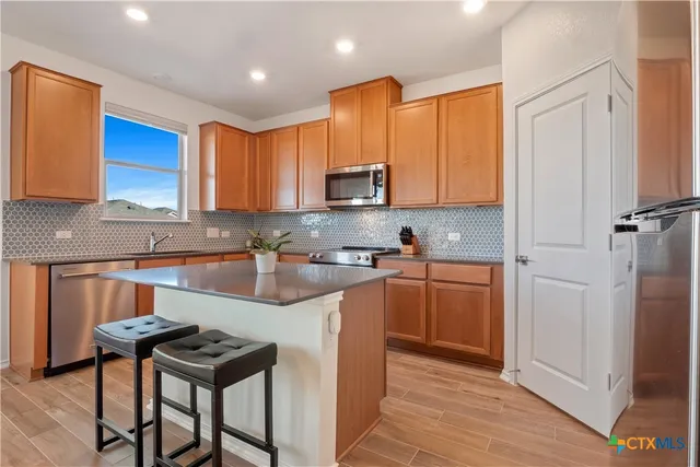 $370,000 | 125 Lucky Texan Road, Jarrell, TX 76537