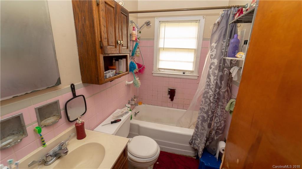 610 Reeves Court Charlotte, NC 28208 - Photo 3 of 8 Gallery Image 3