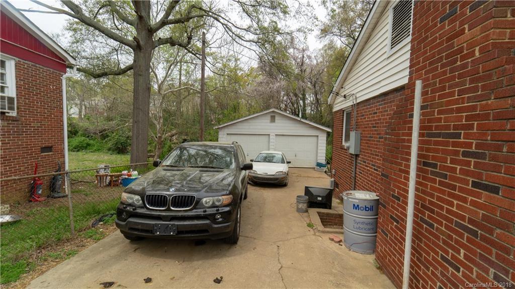 610 Reeves Court Charlotte, NC 28208 - Photo 7 of 8 Gallery Image 7