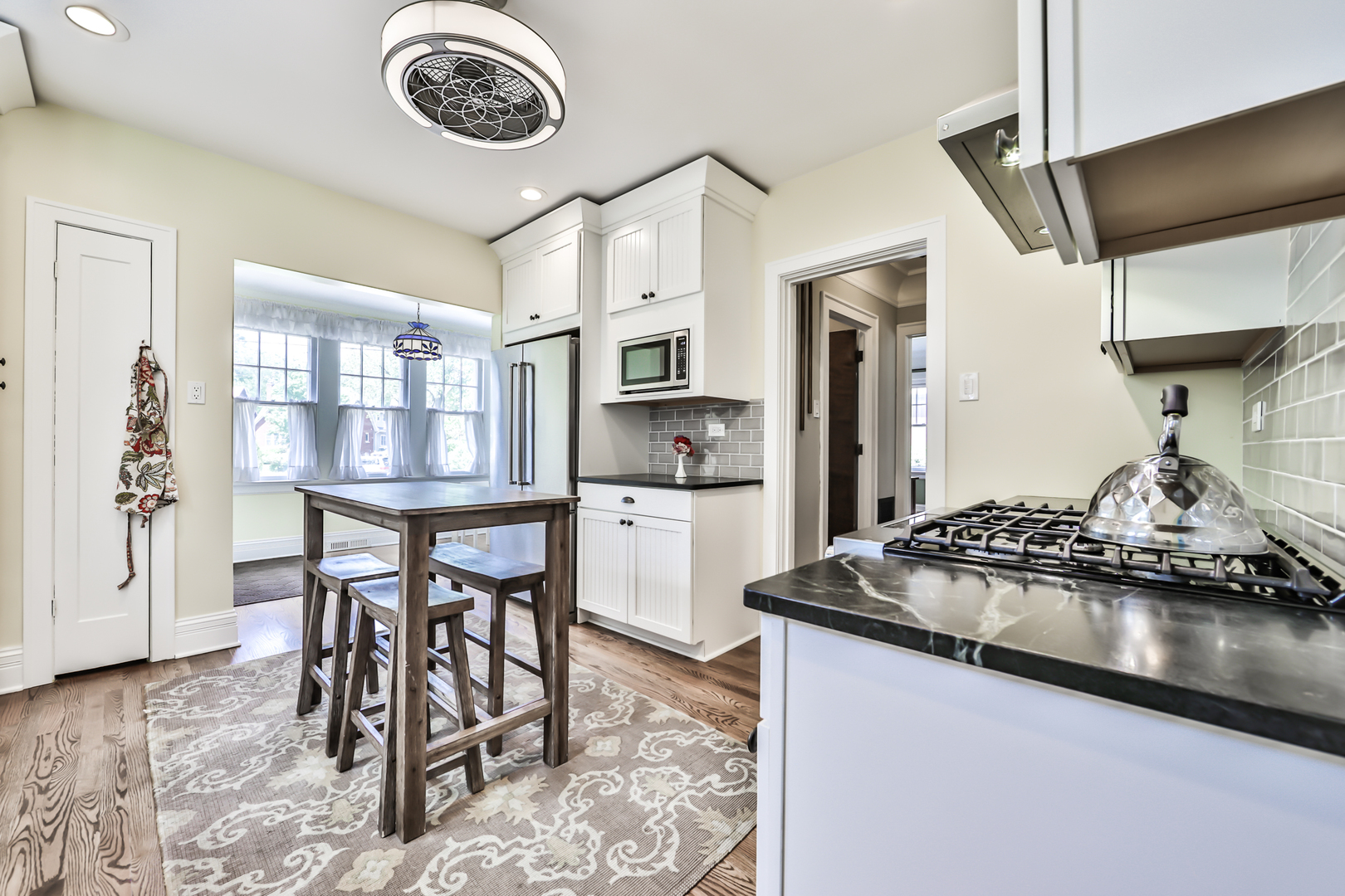 412 Shenstone Road Riverside, IL 60546 - Photo 7 of 26