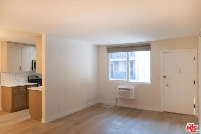 a view of entryway with chandelier
