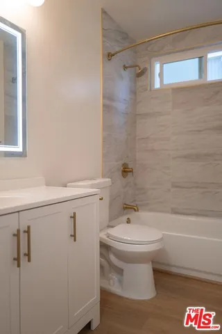 $2,700 | 860 South Kingsley Drive, Unit 209, Los Angeles, CA 90005