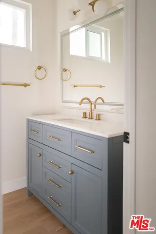 $2,700 | 860 South Kingsley Drive, Unit 209, Los Angeles, CA 90005