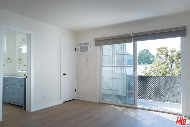 $2,700 | 860 South Kingsley Drive, Unit 209, Los Angeles, CA 90005