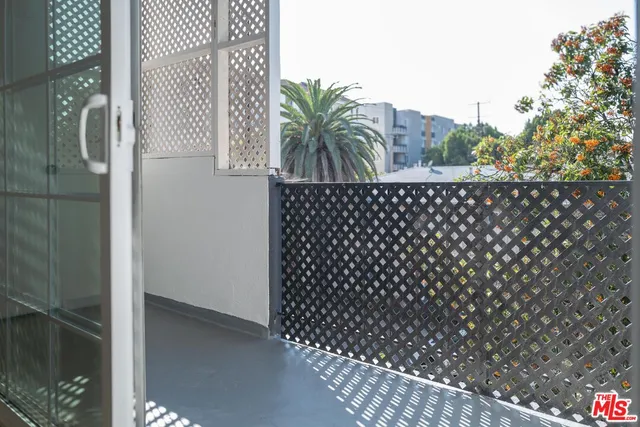 $2,700 | 860 South Kingsley Drive, Unit 209, Los Angeles, CA 90005