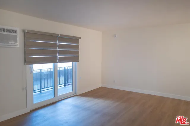 $2,700 | 860 South Kingsley Drive, Unit 209, Los Angeles, CA 90005