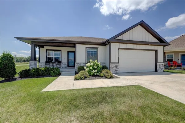 $450,000 | 15761 Sheridan Place, Basehor, KS 66007