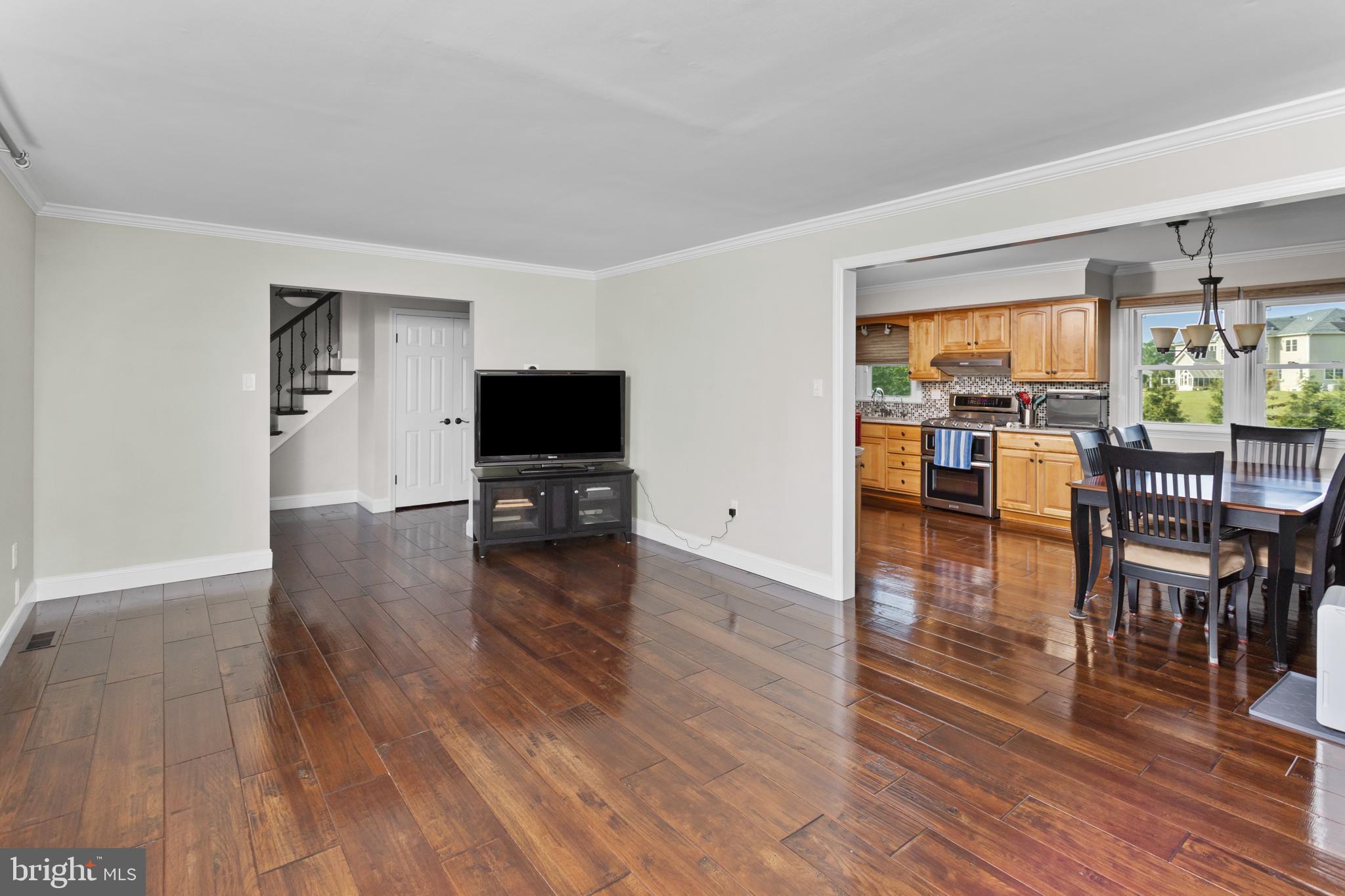 146 Hankins Road Hightstown, NJ 08520 - Photo 12 of 41 Living Room