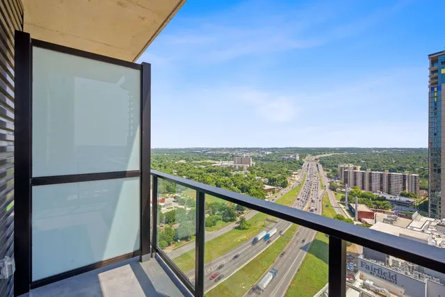 $3,000 | 84 East Avenue, Unit 2708, Austin, TX 78701