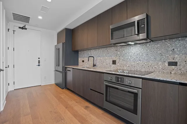 $3,000 | 84 East Avenue, Unit 2708, Austin, TX 78701