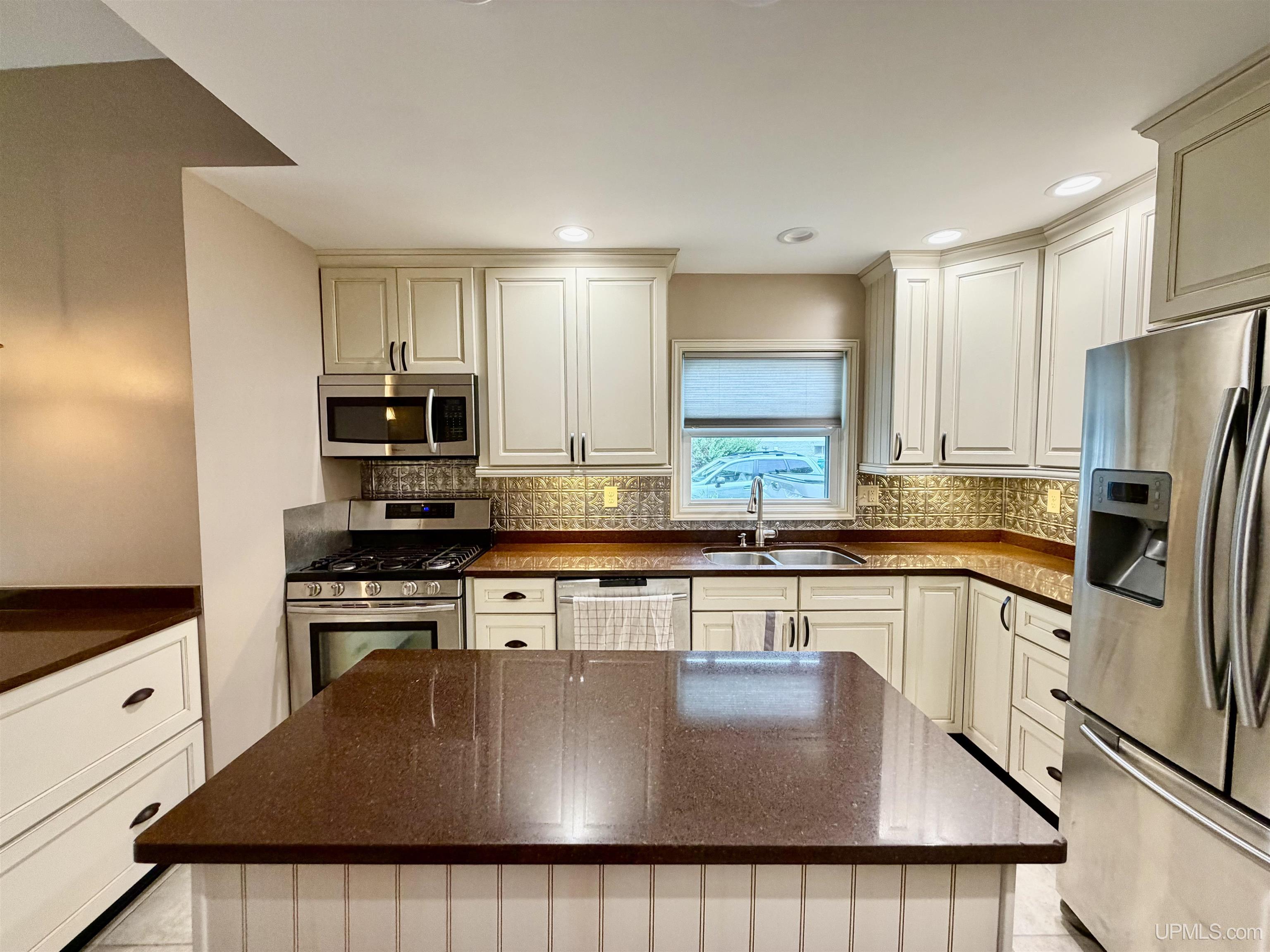 337 West Ridge Street Marquette, MI 49855 - Photo 7 of 49