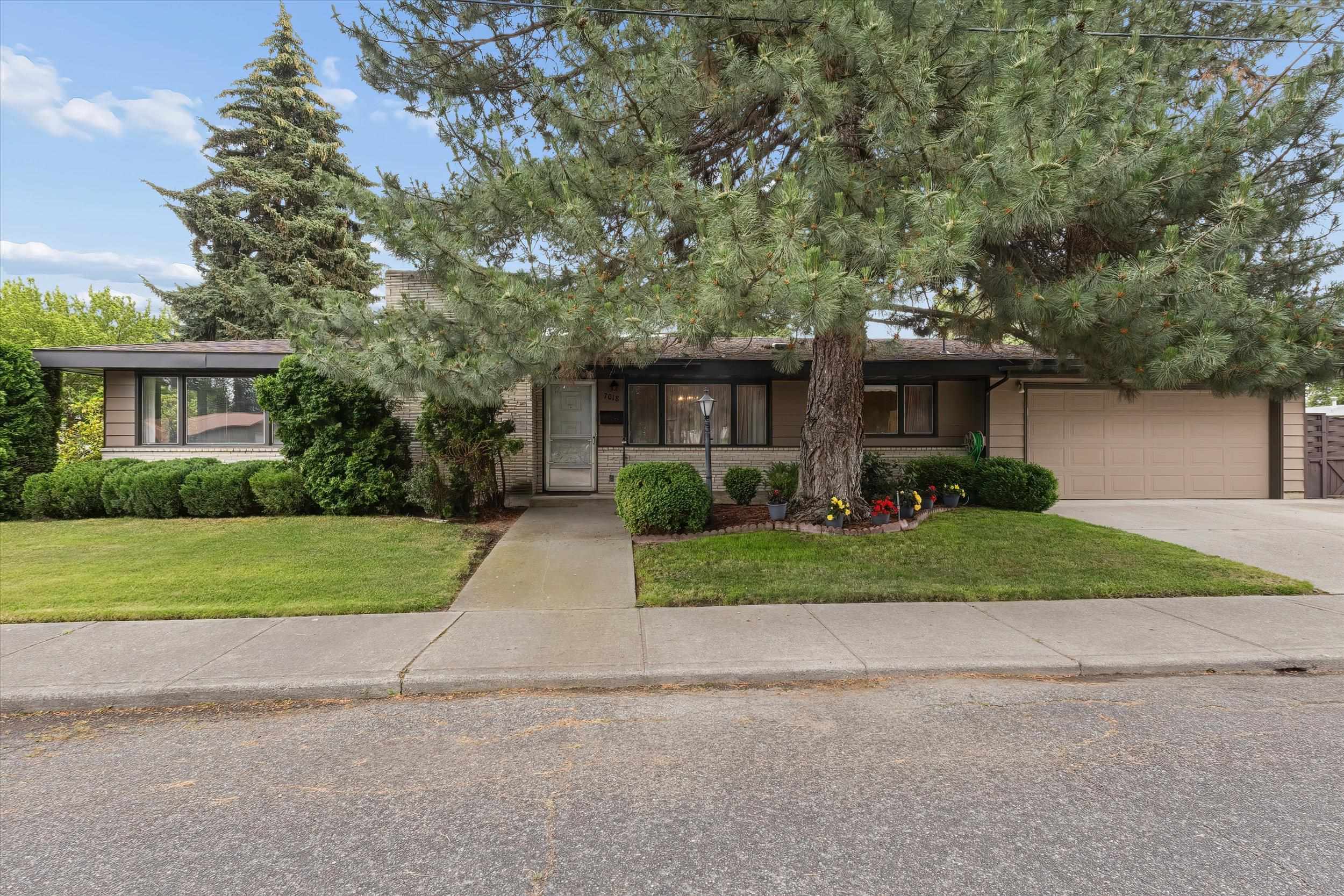 7018 North Fleming Street Spokane, WA 99208 - Photo 2 of 50