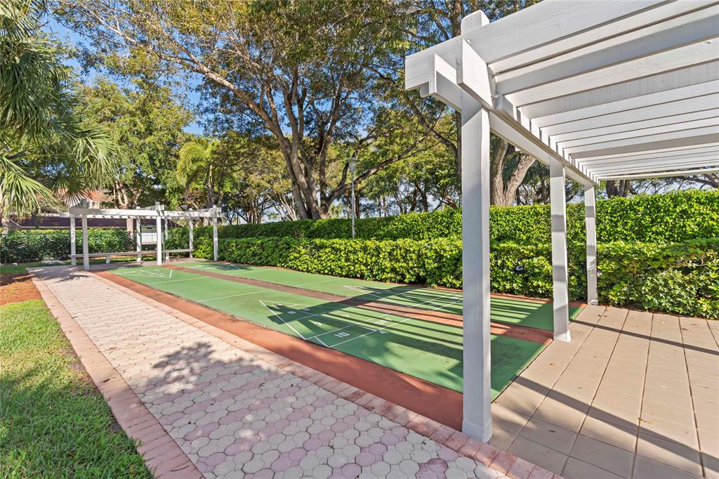 1850 Homewood Boulevard, Unit 512 Delray Beach, FL 33445 - Photo 35 of 43 a view of backyard with green space