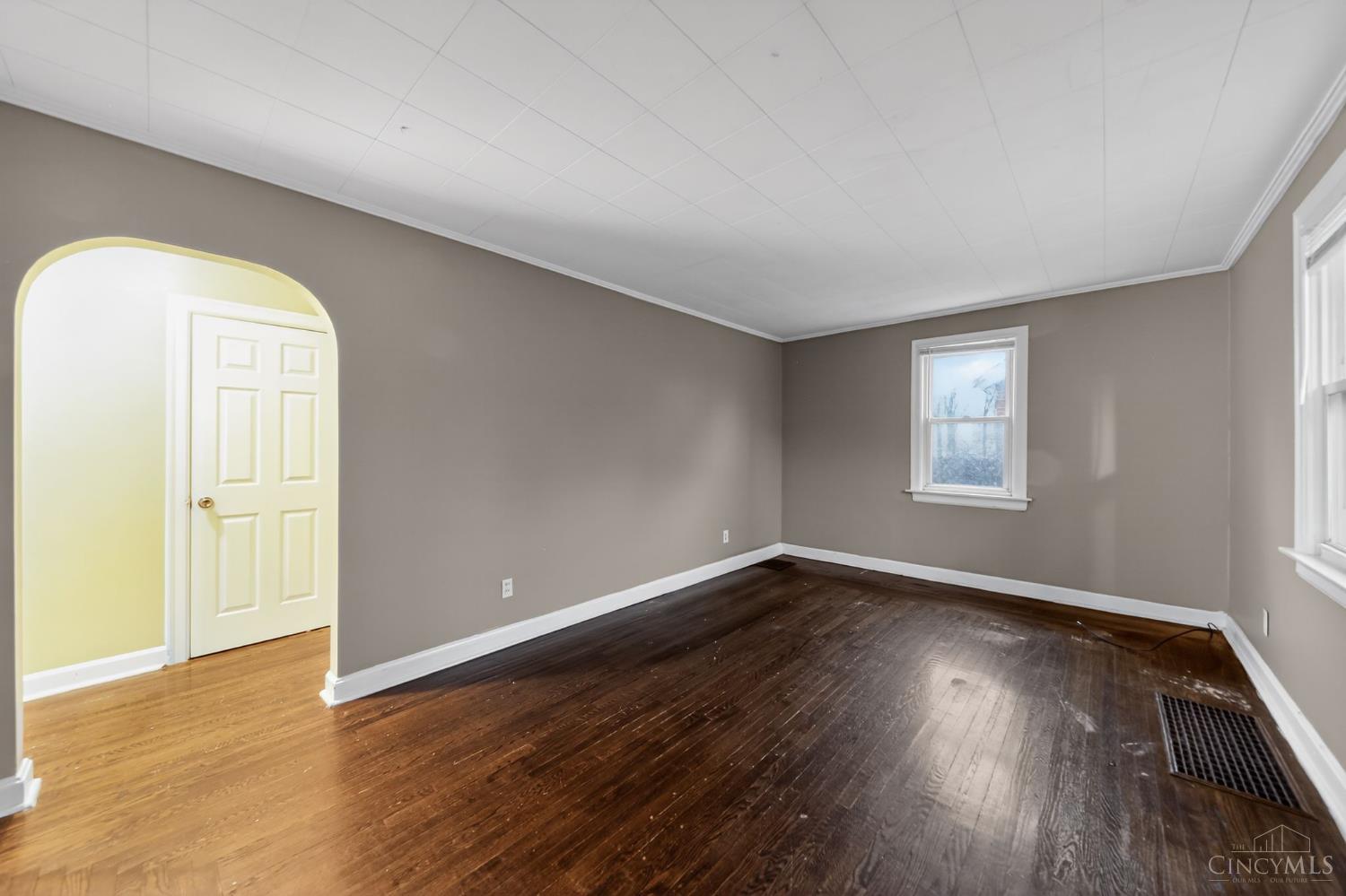 1166 Groesbeck Road Cincinnati, OH 45224 - Photo 11 of 33
