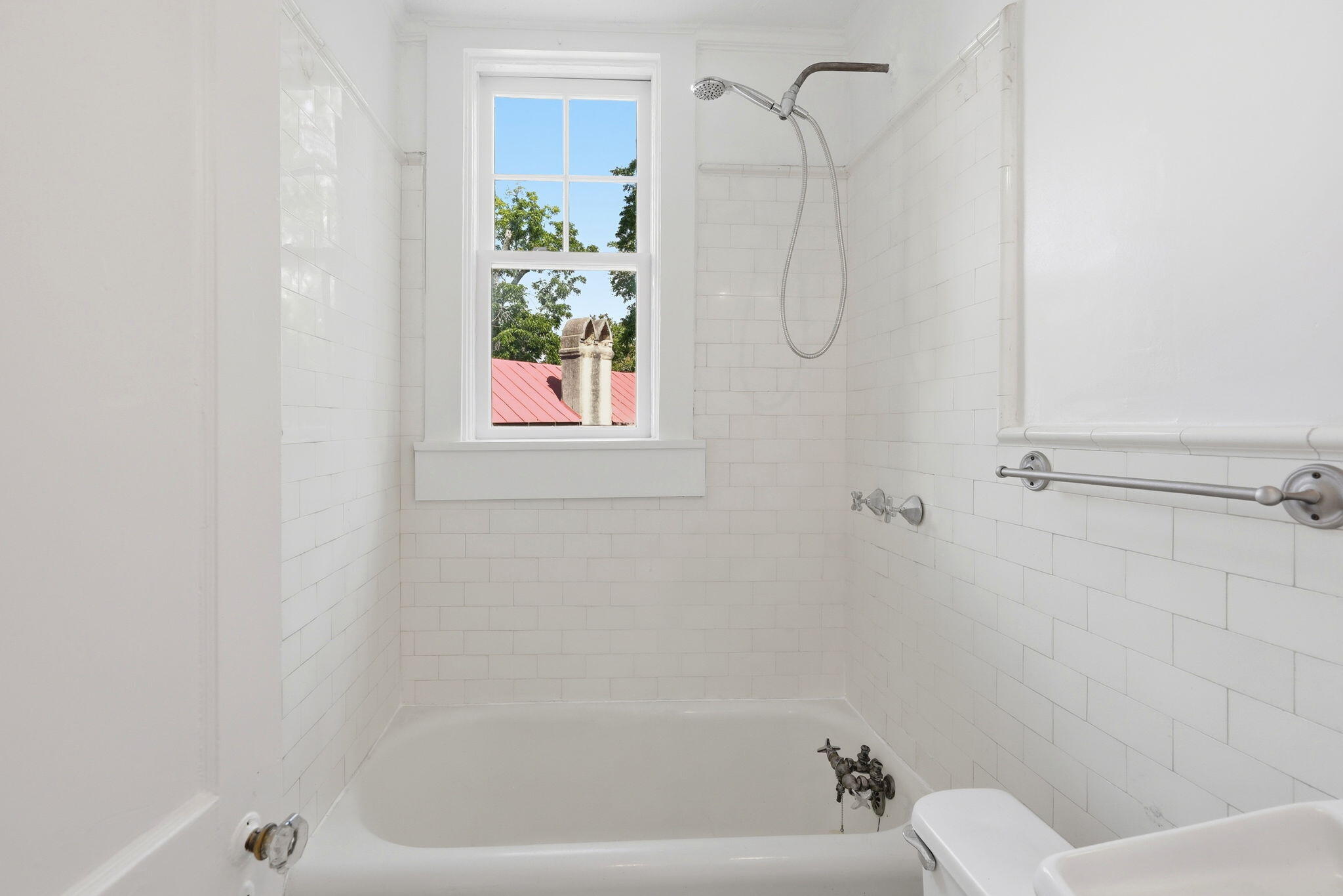 63 Rutledge Avenue, Unit 26 Charleston, SC 29401 - Photo 20 of 33 Bath