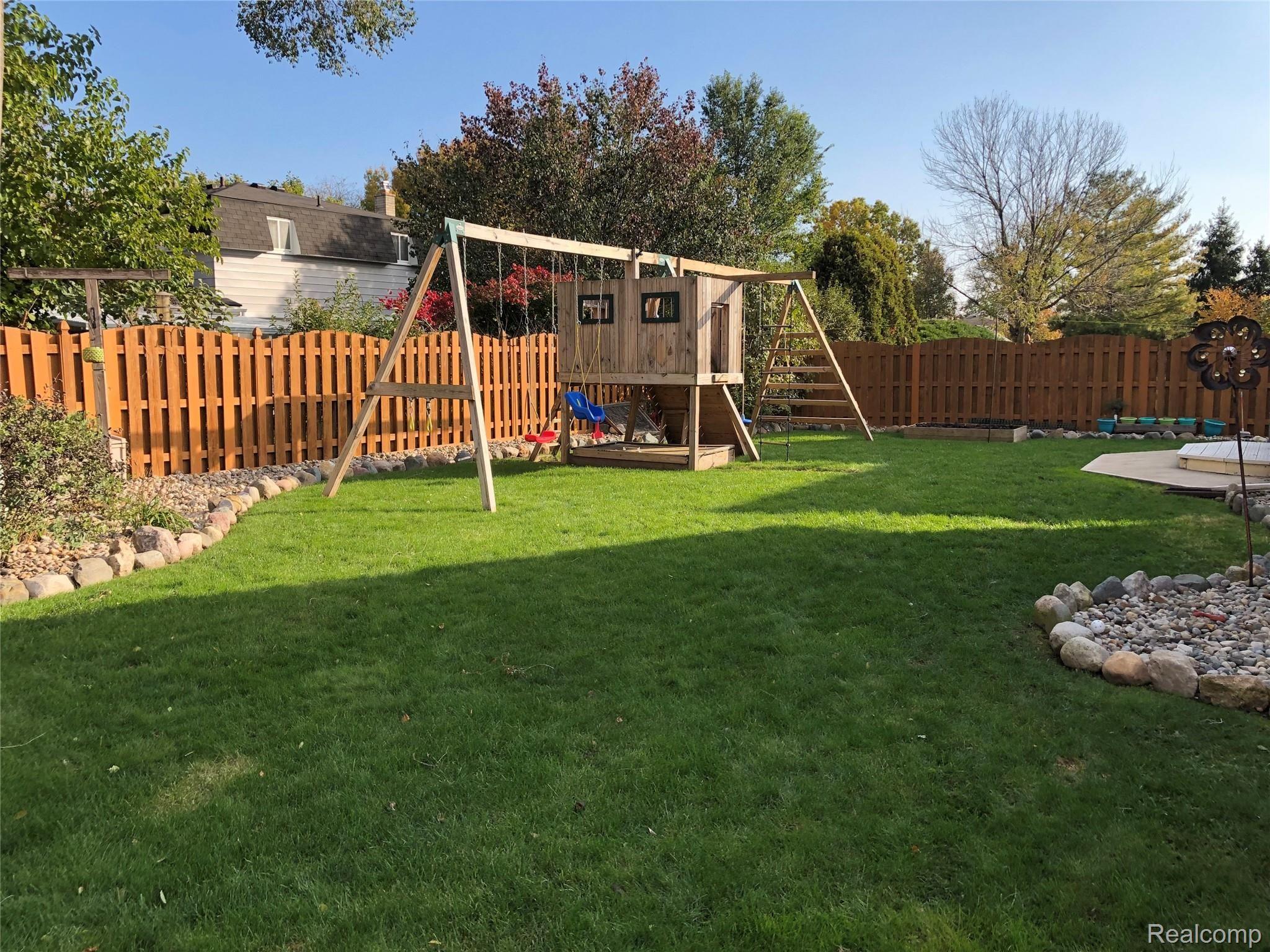 16521 Rosa Lane Southgate, MI 48195 - Photo 69 of 72 D8975B05-0953-478F-918D-F88D1F378445.jpeg
