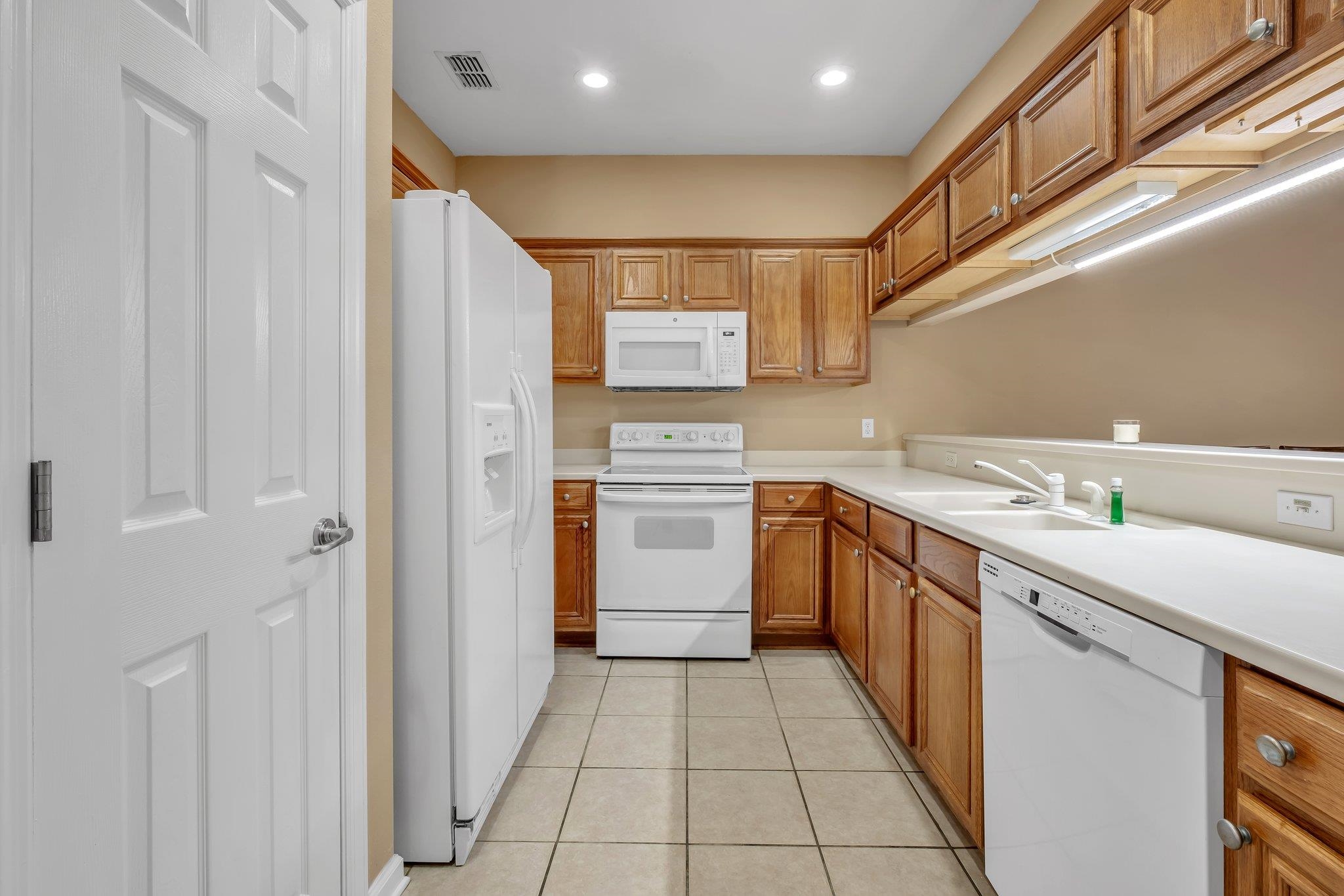 1320 Hendrix Road, Unit 401 Tallahassee, FL 32301 - Photo 19 of 25 Gallery Image 19