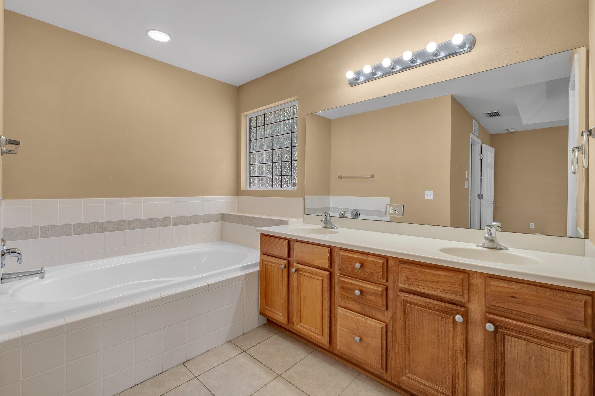 1320 Hendrix Road, Unit 401 Tallahassee, FL 32301 - Photo 3 of 25 Gallery Image 3