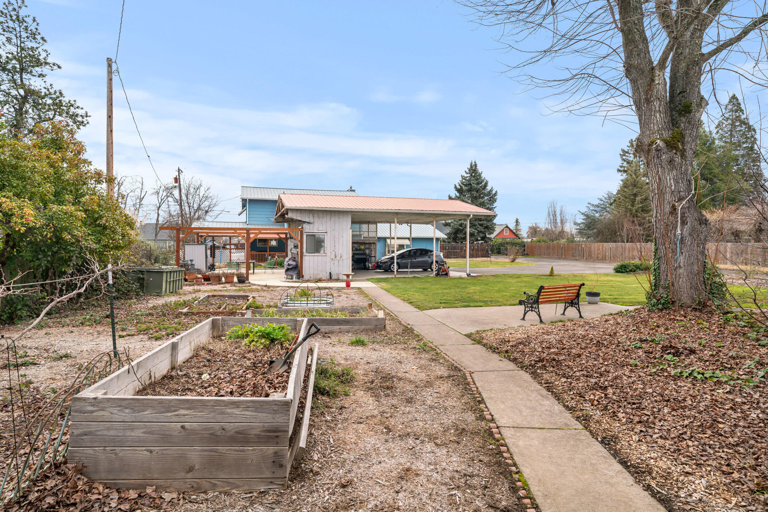 1654 Thomas Road Medford, OR 97501 - Photo 34 of 46 garden