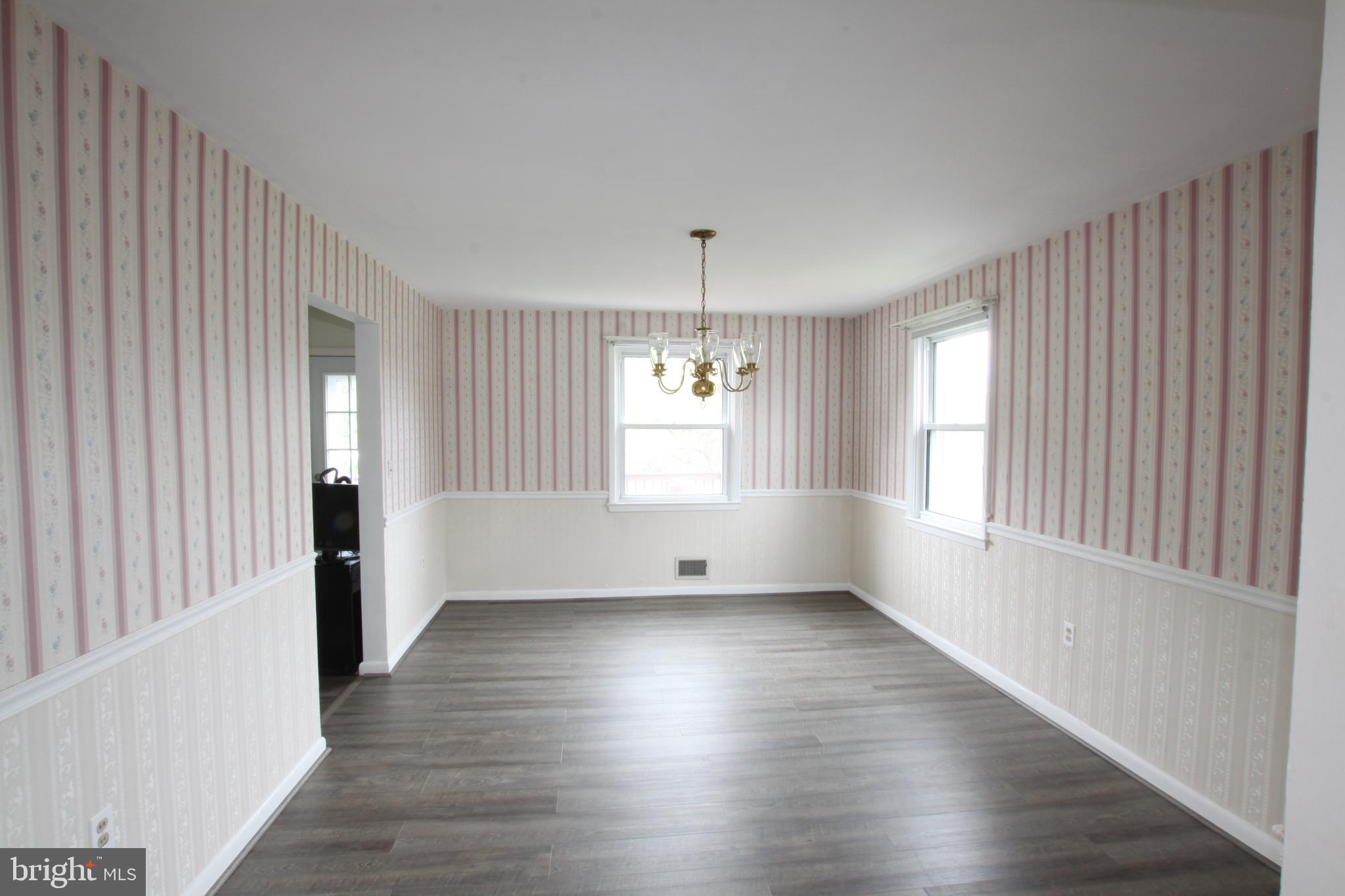 1146 Glendale Road Baltimore, MD 21239 - Photo 17 of 33 Dining