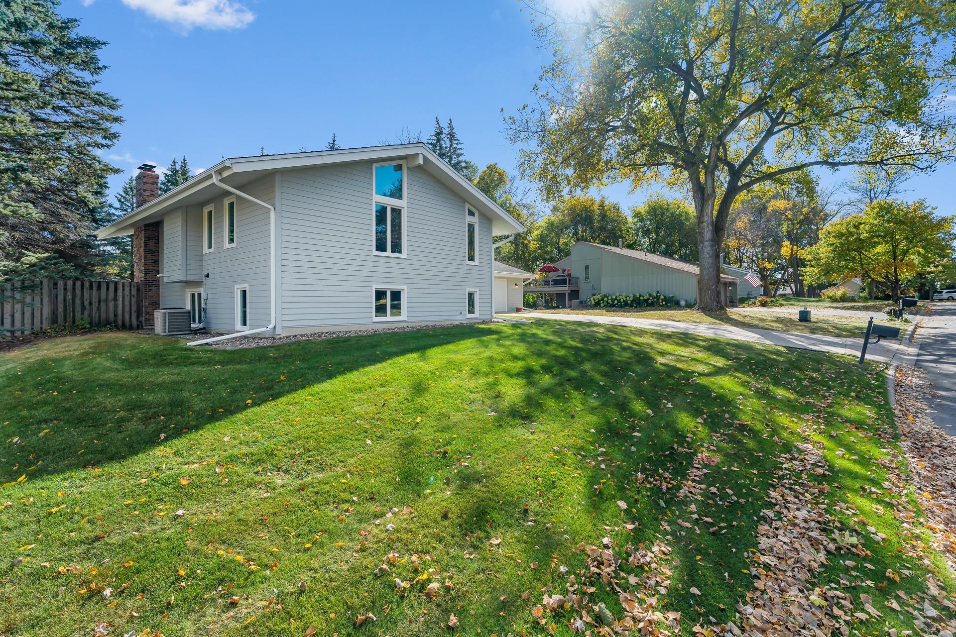 14920 Wellington Road Minnetonka, MN 55391 - Photo 3 of 49 Gallery Image 3