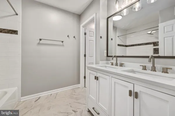 $2,631 | 13947 Hollow Wind Way, Unit 201, Woodbridge, VA 22191