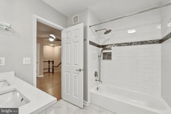 $2,631 | 13947 Hollow Wind Way, Unit 201, Woodbridge, VA 22191